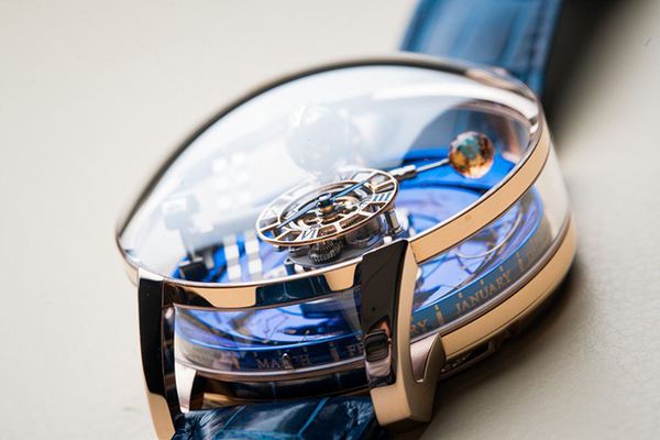 The complex design of the whole watch make it grand, unique and precious.